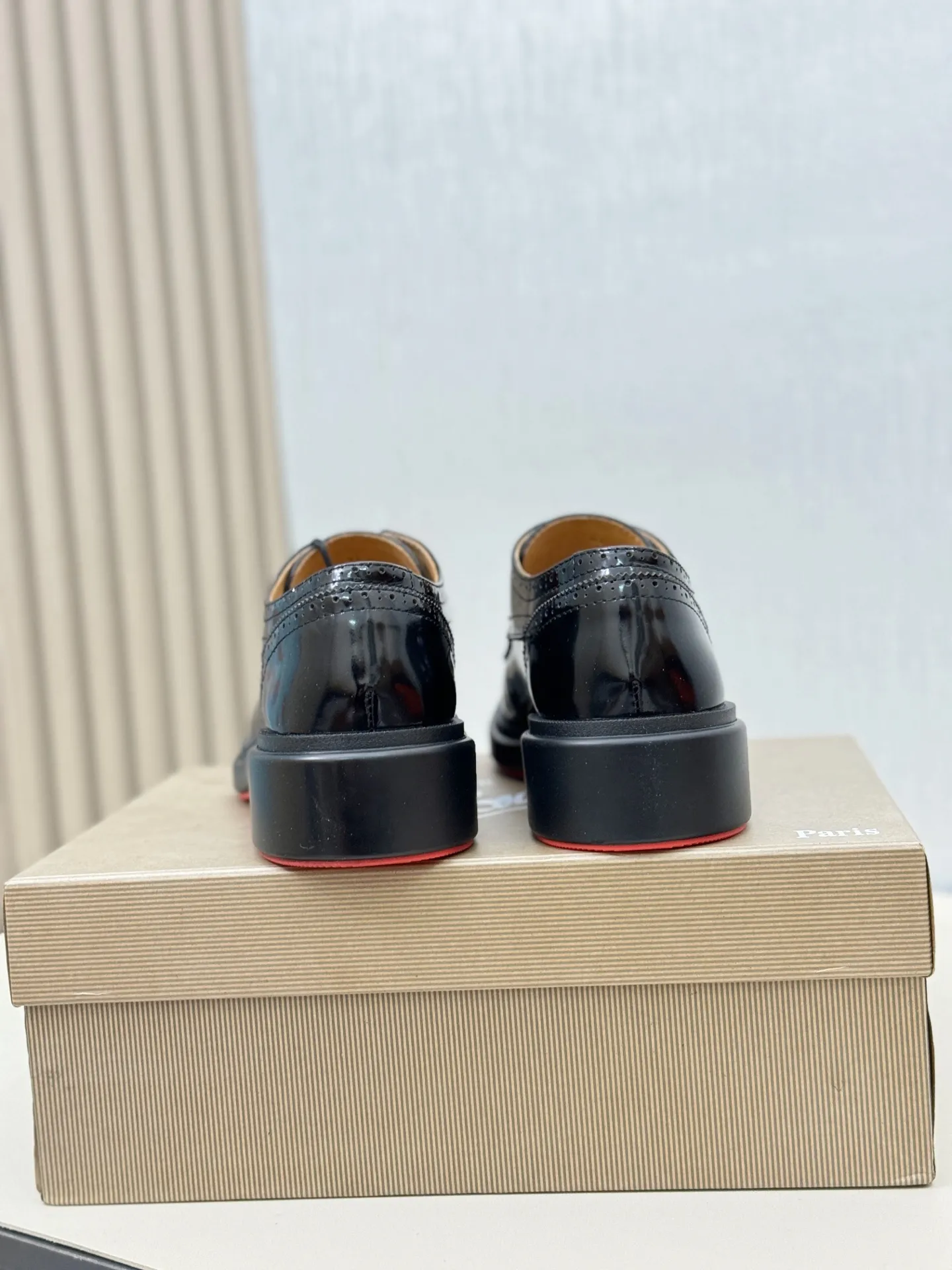 [CL～High-end men’s red-soled shoes] Top P: 880💰. Size: 39-44 (38.45.46 can be customized) 🆑Top original order purchasing agent Imported open-edge bead fabric and water-dyed cowhide inside 🉑️ Imported TPU rubber sole, wear-resistant and non-slip, full of European style.